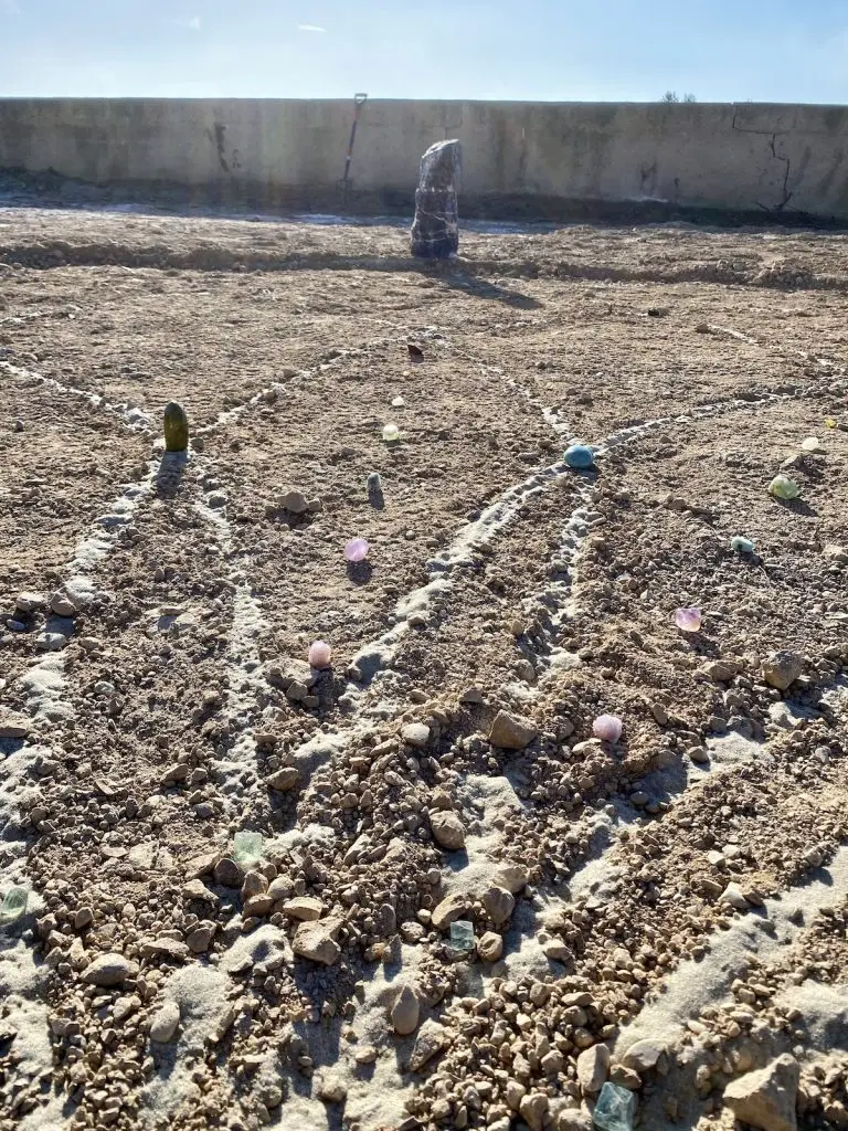 A line of 8 stones highlighted: Green Fluorite Cactus Amethyst Amethyst Blue ocean Emerald Calcite Aquamarine Amber Amber Red Jaspes
