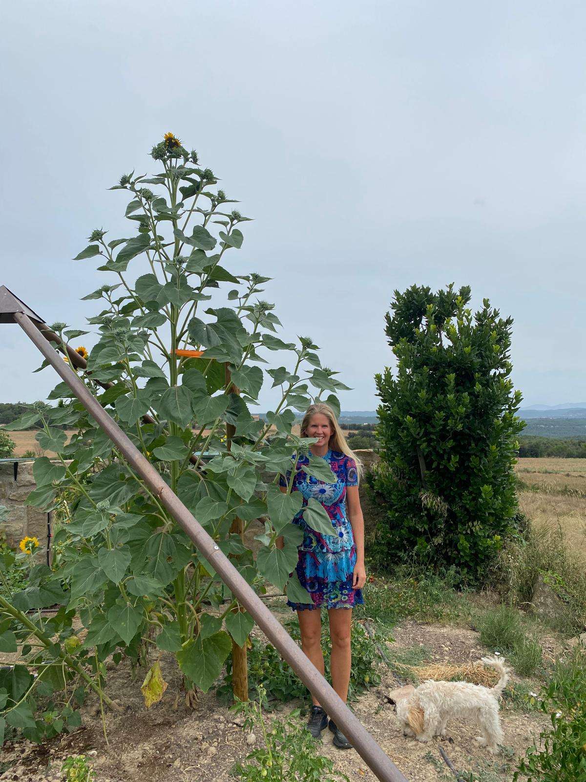 Astrid bij de piramide in Linya