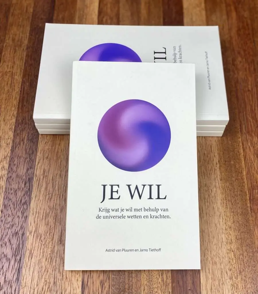 Foto van het boek Je last Krijg wat je wil met behulp van de universele wetten en krachten Astrid van Pluuren en Jarno Tiethoff