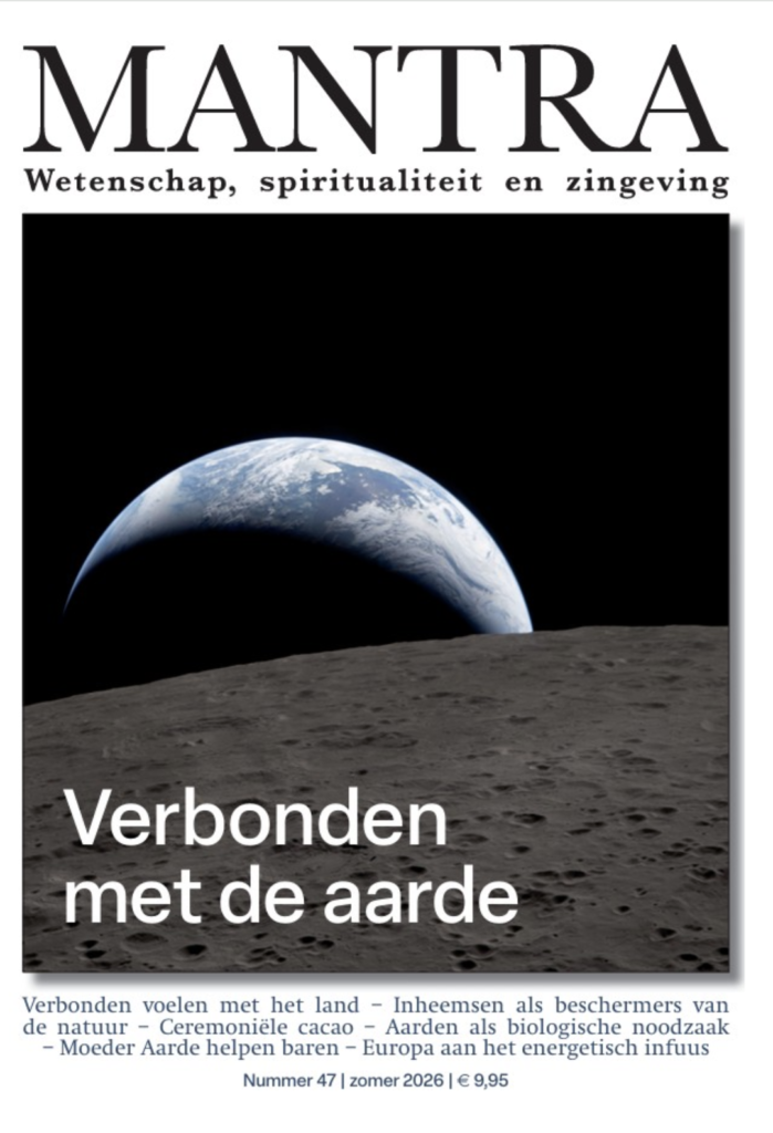Cover Mantra themanummer Verbonden met de aarde. Wetenschap, spiritualiteit en zingeving